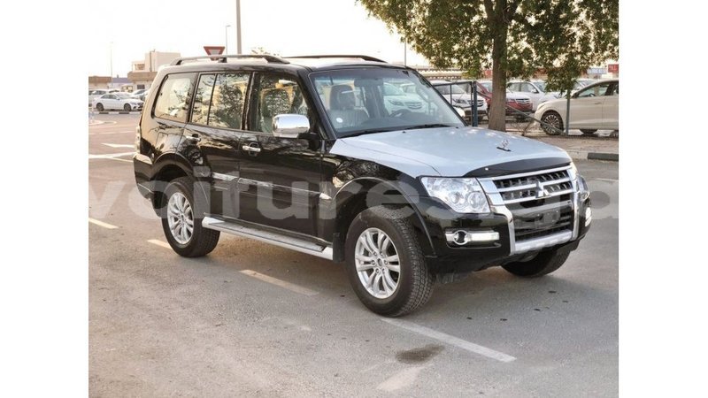 Big with watermark mitsubishi pajero estuaire import dubai 5465