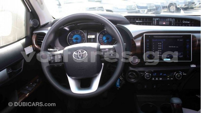 Big with watermark toyota hilux estuaire import dubai 5466