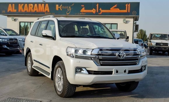 Acheter Import Voiture Toyota Land Cruiser Blanc à Import - Dubai, Estuaire Acheter Import Voiture Toyota Land Cruiser Blanc à Import - Dubai, Estuaire