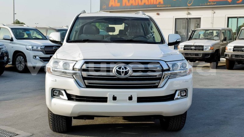 Big with watermark toyota land cruiser estuaire import dubai 5467