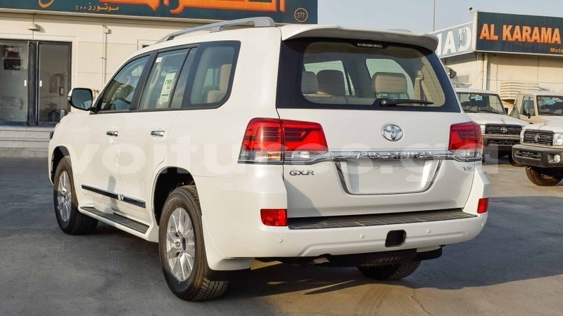 Big with watermark toyota land cruiser estuary import dubai 5467