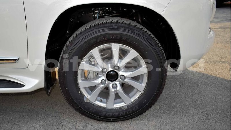 Big with watermark toyota land cruiser estuary import dubai 5467