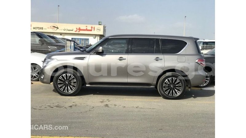 Big with watermark nissan patrol estuary import dubai 5468