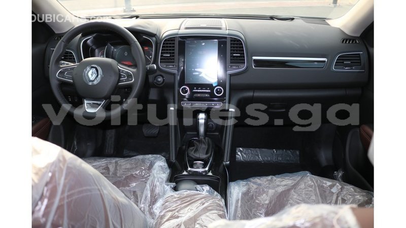 Big with watermark renault 4 estuary import dubai 5469