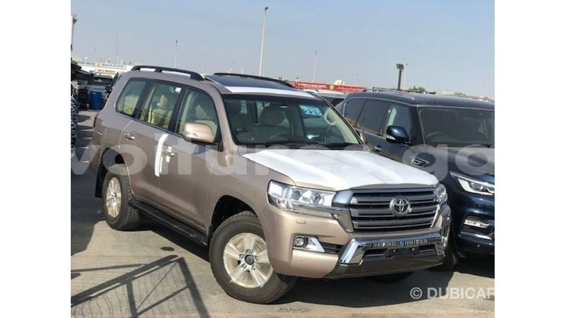 Big with watermark toyota land cruiser estuary import dubai 5471