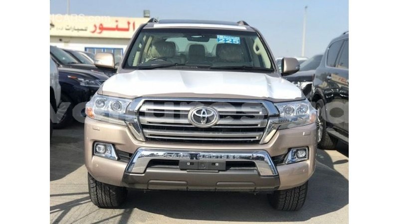 Big with watermark toyota land cruiser estuary import dubai 5471