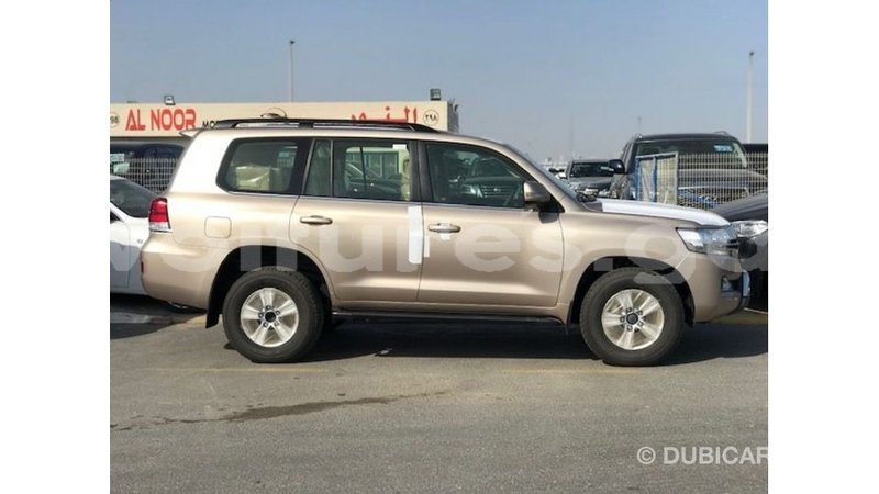 Big with watermark toyota land cruiser estuary import dubai 5471