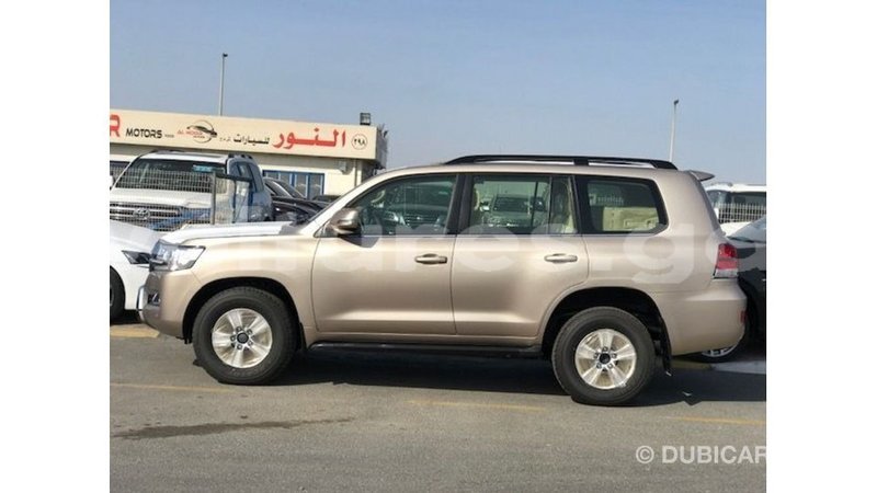 Big with watermark toyota land cruiser estuaire import dubai 5471