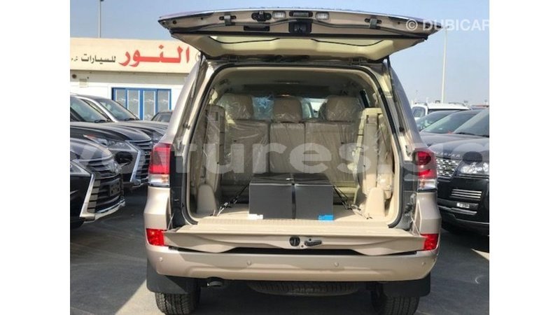 Big with watermark toyota land cruiser estuary import dubai 5471