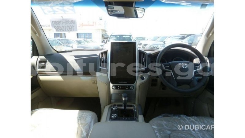 Big with watermark toyota land cruiser estuary import dubai 5474