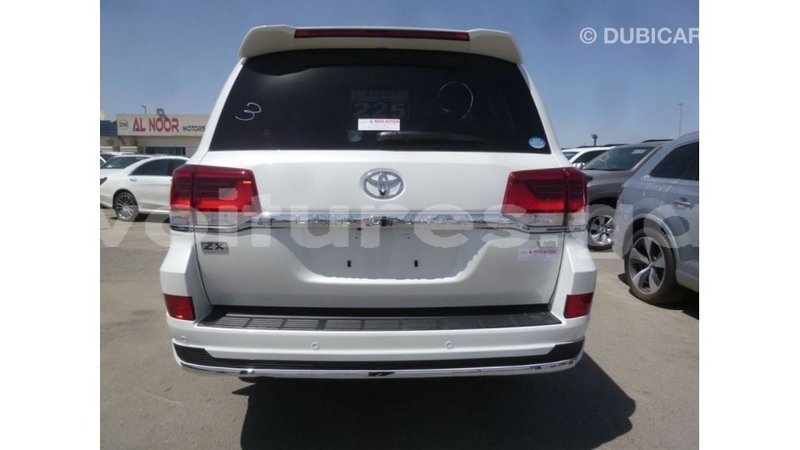 Big with watermark toyota land cruiser estuaire import dubai 5474