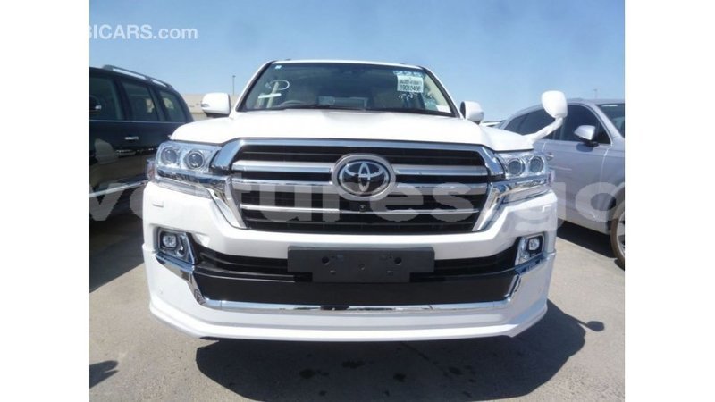 Big with watermark toyota land cruiser estuaire import dubai 5474