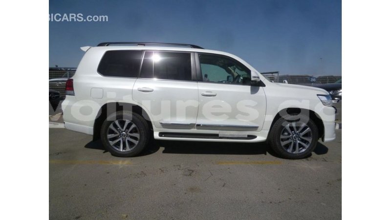 Big with watermark toyota land cruiser estuary import dubai 5474