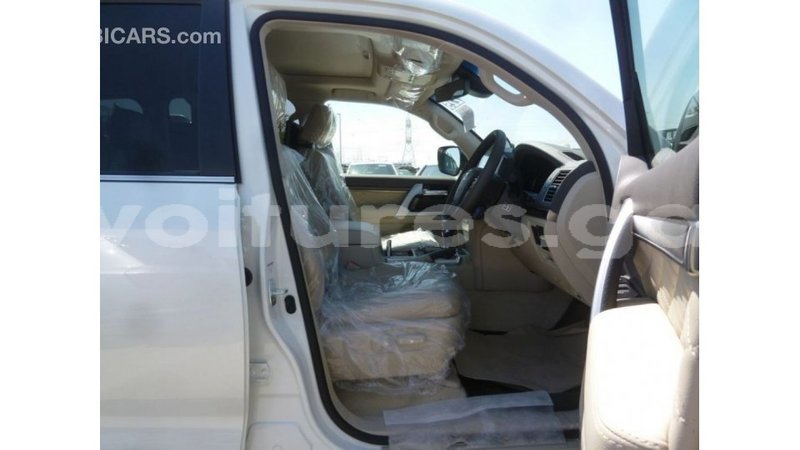 Big with watermark toyota land cruiser estuaire import dubai 5474