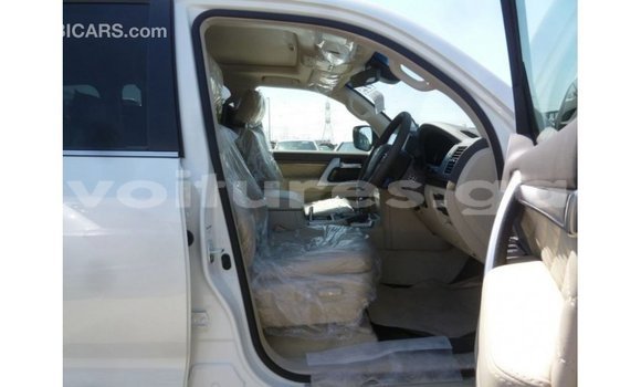 Buy Import Toyota Land Cruiser White Car in Import - Dubai in Estuary Buy Import Toyota Land Cruiser White Car in Import - Dubai in Estuary