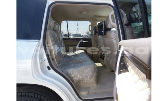 Buy Import Toyota Land Cruiser White Car in Import - Dubai in Estuary Buy Import Toyota Land Cruiser White Car in Import - Dubai in Estuary