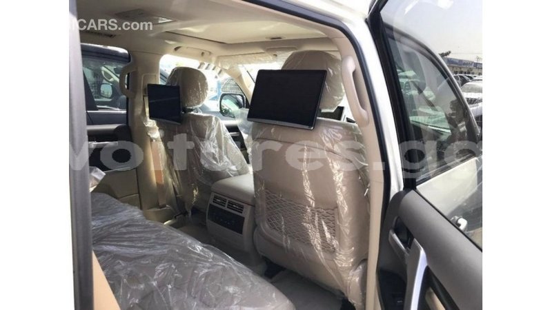 Big with watermark toyota land cruiser estuaire import dubai 5474