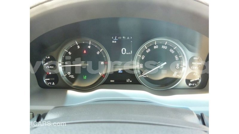 Big with watermark toyota land cruiser estuaire import dubai 5474