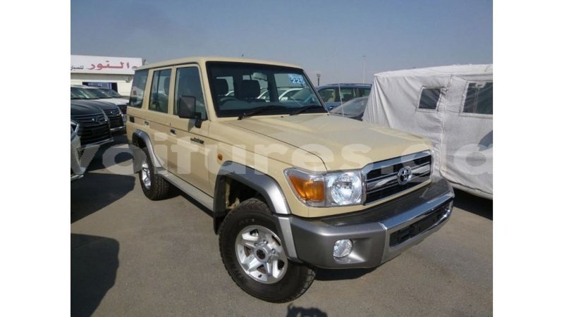 Big with watermark toyota land cruiser estuaire import dubai 5479
