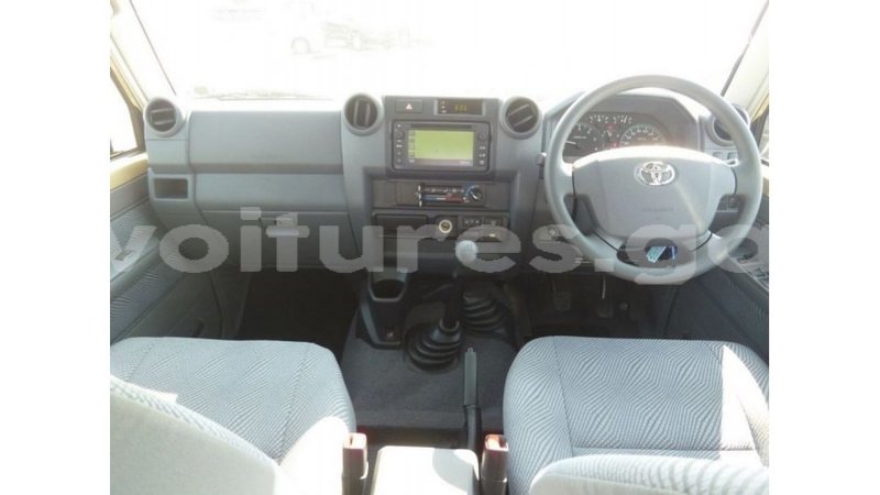 Big with watermark toyota land cruiser estuaire import dubai 5479