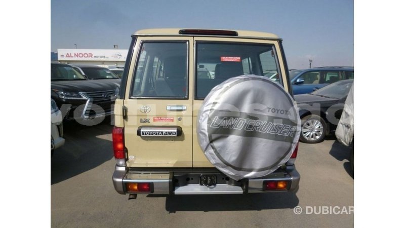 Big with watermark toyota land cruiser estuaire import dubai 5479