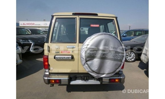 Acheter Import Voiture Toyota Land Cruiser Beige à Import - Dubai, Estuaire Acheter Import Voiture Toyota Land Cruiser Beige à Import - Dubai, Estuaire