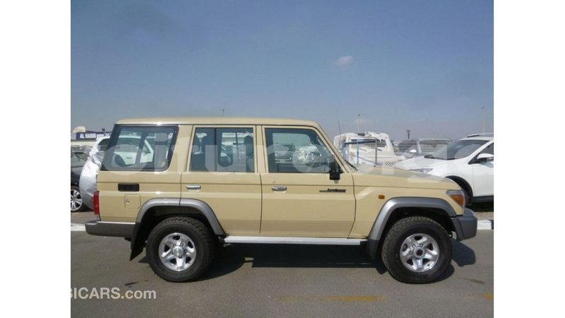 Big with watermark toyota land cruiser estuaire import dubai 5479