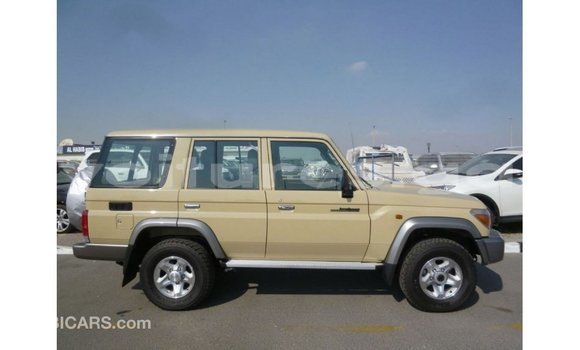 Acheter Import Voiture Toyota Land Cruiser Beige à Import - Dubai, Estuaire Acheter Import Voiture Toyota Land Cruiser Beige à Import - Dubai, Estuaire