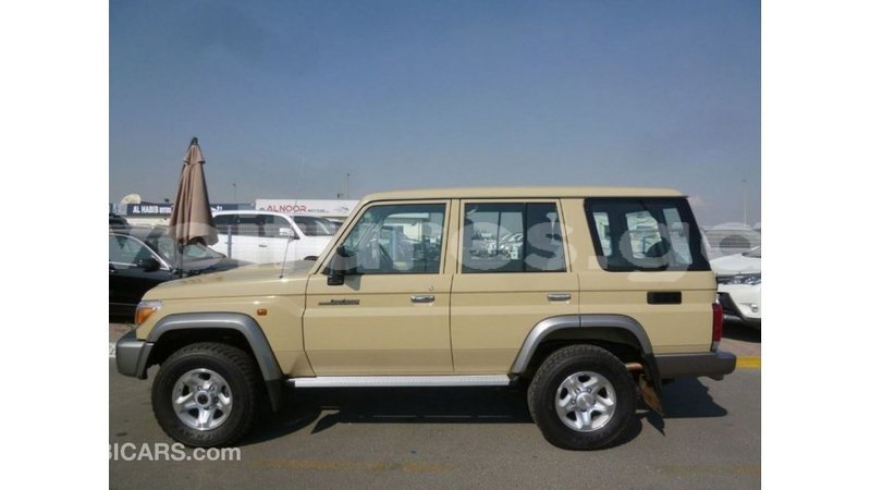 Big with watermark toyota land cruiser estuaire import dubai 5479