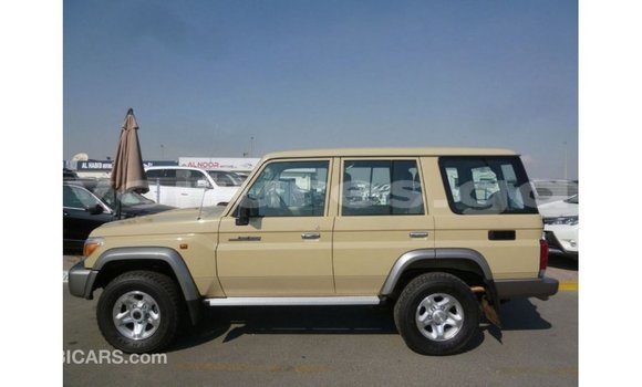 Acheter Import Voiture Toyota Land Cruiser Beige à Import - Dubai, Estuaire Acheter Import Voiture Toyota Land Cruiser Beige à Import - Dubai, Estuaire