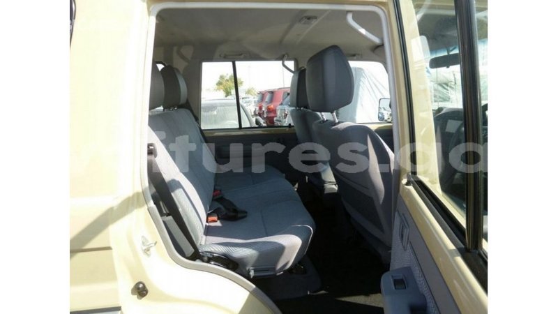 Big with watermark toyota land cruiser estuaire import dubai 5479