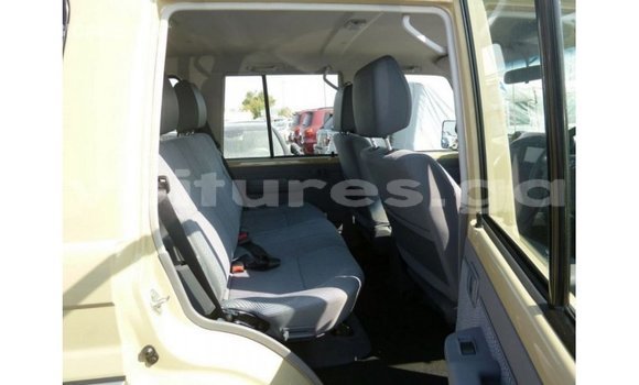 Acheter Import Voiture Toyota Land Cruiser Beige à Import - Dubai, Estuaire Acheter Import Voiture Toyota Land Cruiser Beige à Import - Dubai, Estuaire