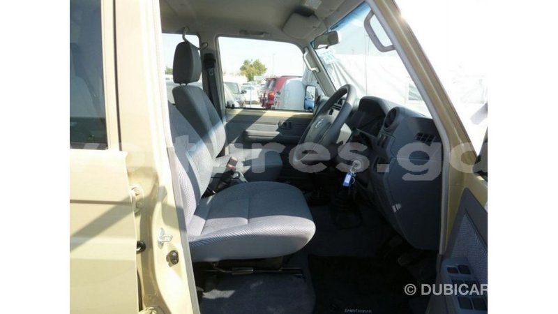 Big with watermark toyota land cruiser estuaire import dubai 5479