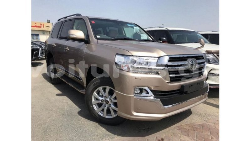 Big with watermark toyota land cruiser estuaire import dubai 5480