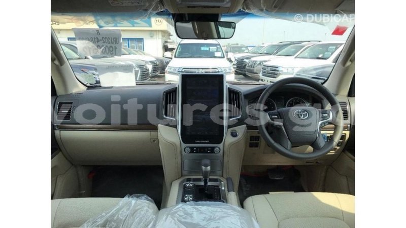 Big with watermark toyota land cruiser estuaire import dubai 5480