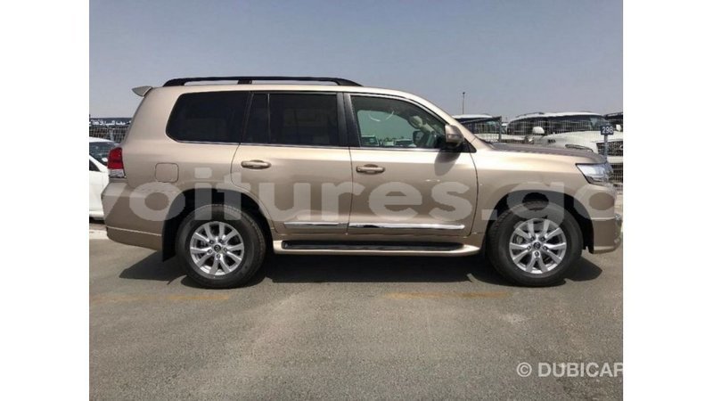 Big with watermark toyota land cruiser estuaire import dubai 5480