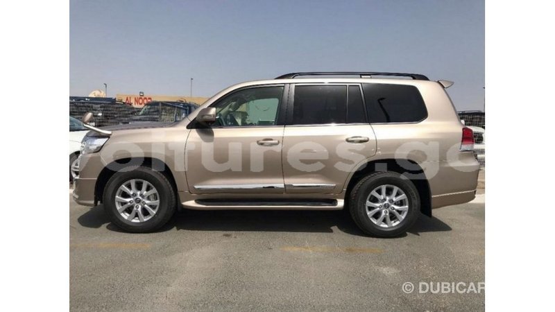 Big with watermark toyota land cruiser estuaire import dubai 5480