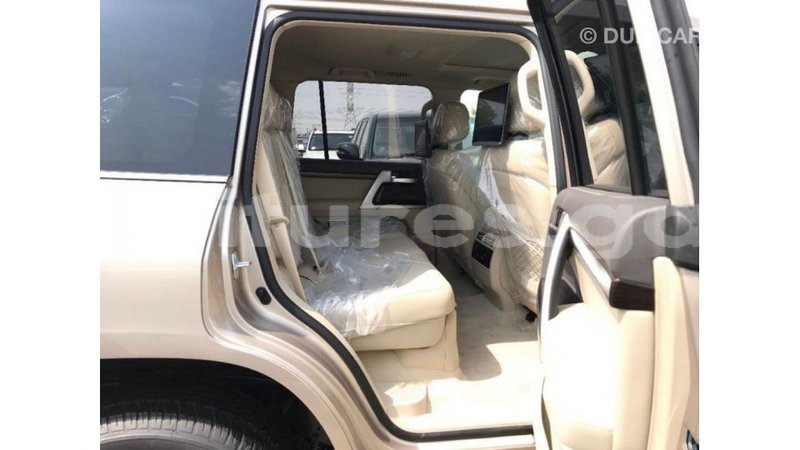 Big with watermark toyota land cruiser estuaire import dubai 5480