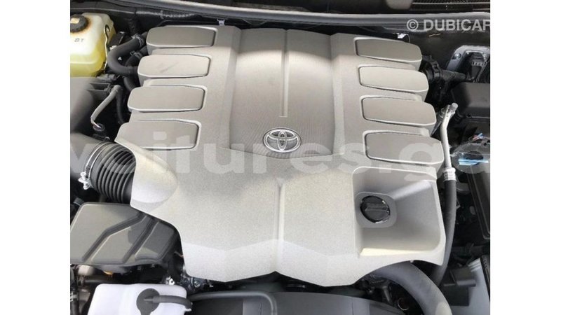 Big with watermark toyota land cruiser estuaire import dubai 5480