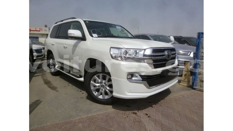 Big with watermark toyota land cruiser estuaire import dubai 5481