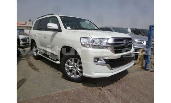 Sayi Imported Toyota Land Cruiser White Mota in Import - Dubai a estuary Sayi Imported Toyota Land Cruiser White Mota in Import - Dubai a estuary