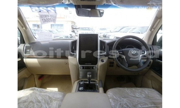 Sayi Imported Toyota Land Cruiser White Mota in Import - Dubai a estuary Sayi Imported Toyota Land Cruiser White Mota in Import - Dubai a estuary