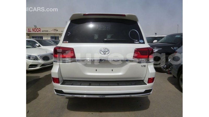 Big with watermark toyota land cruiser estuaire import dubai 5481