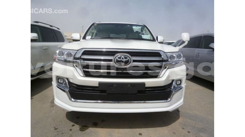 Big with watermark toyota land cruiser estuaire import dubai 5481