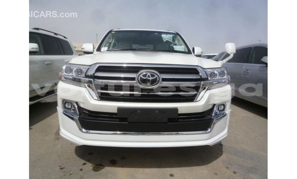Sayi Imported Toyota Land Cruiser White Mota in Import - Dubai a estuary Sayi Imported Toyota Land Cruiser White Mota in Import - Dubai a estuary