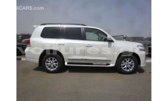 Sayi Imported Toyota Land Cruiser White Mota in Import - Dubai a estuary Sayi Imported Toyota Land Cruiser White Mota in Import - Dubai a estuary