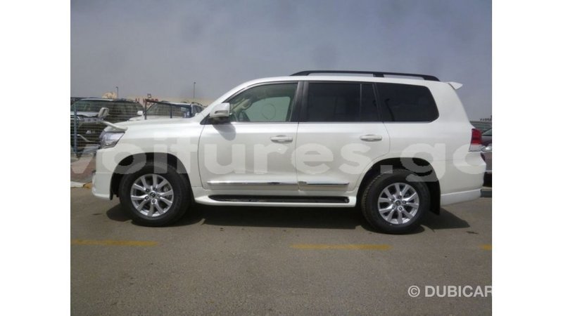 Big with watermark toyota land cruiser estuaire import dubai 5481