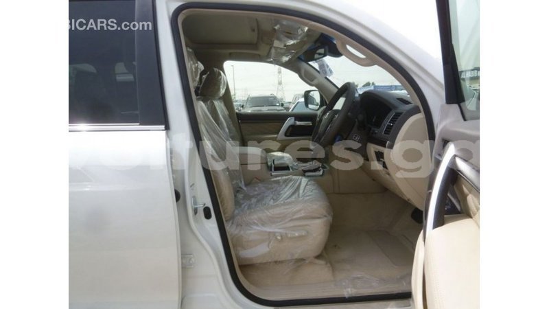 Big with watermark toyota land cruiser estuaire import dubai 5481