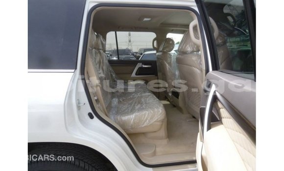 Sayi Imported Toyota Land Cruiser White Mota in Import - Dubai a estuary Sayi Imported Toyota Land Cruiser White Mota in Import - Dubai a estuary