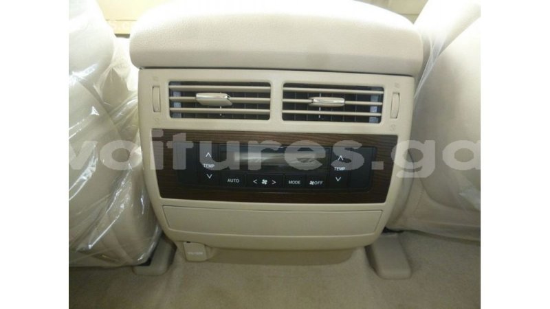 Big with watermark toyota land cruiser estuaire import dubai 5481